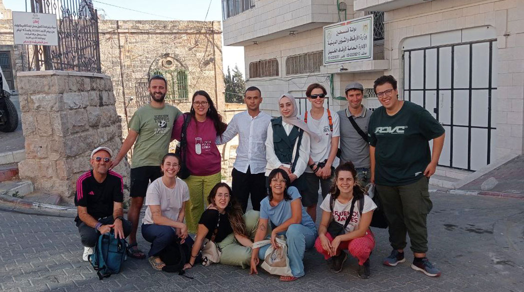 Una desena d’activistes de diverses organitzacions catalanes visiten Palestina